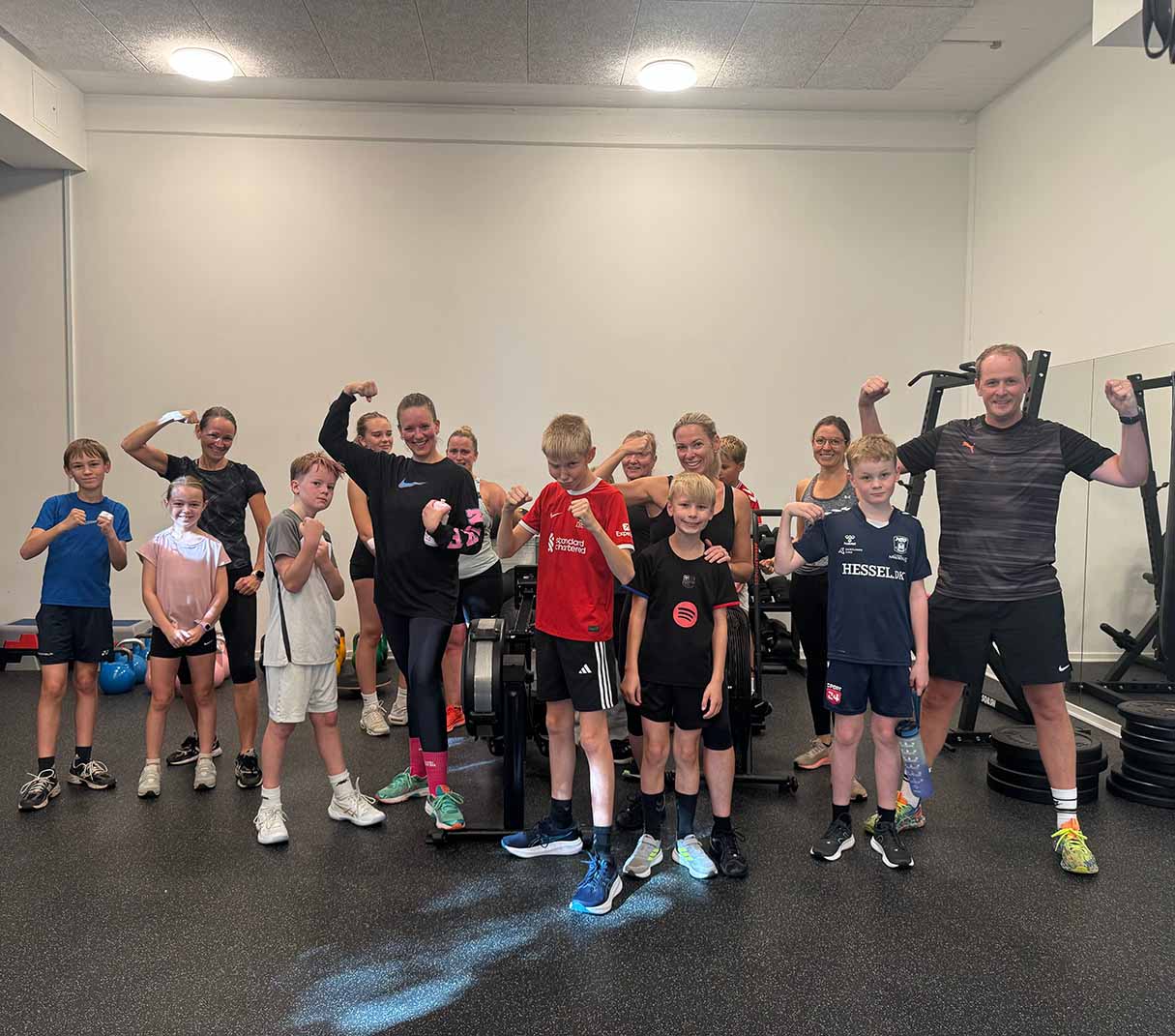 fitfam fitness familie hold